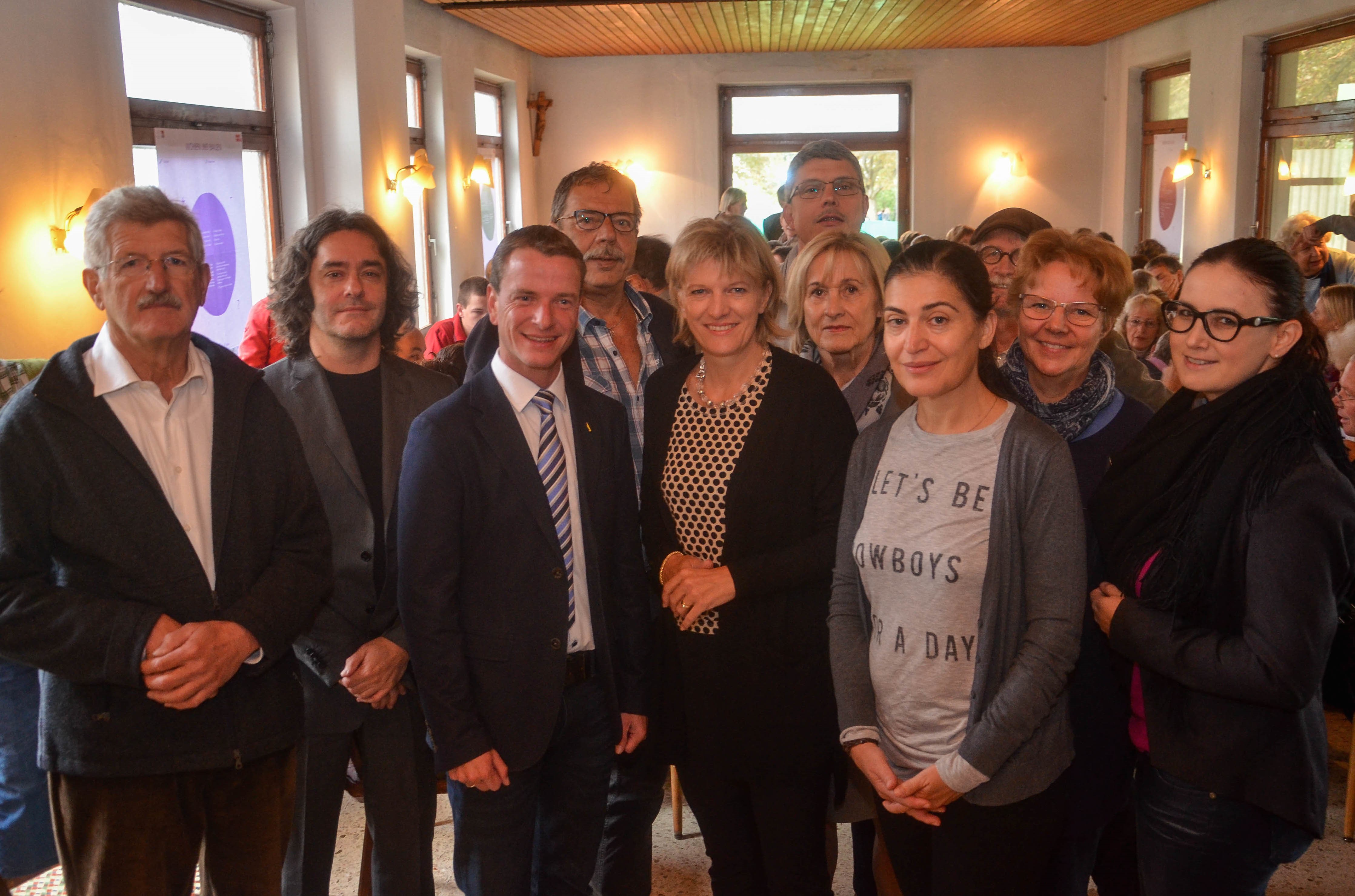 Rund um Bürgermeisterin Christine Oppitz-Plörer nahmen weitere Vertreter der Politik und des Stadtteilausschusses sowie der Verwaltung an der Viller Zukunftskonferenz teil.