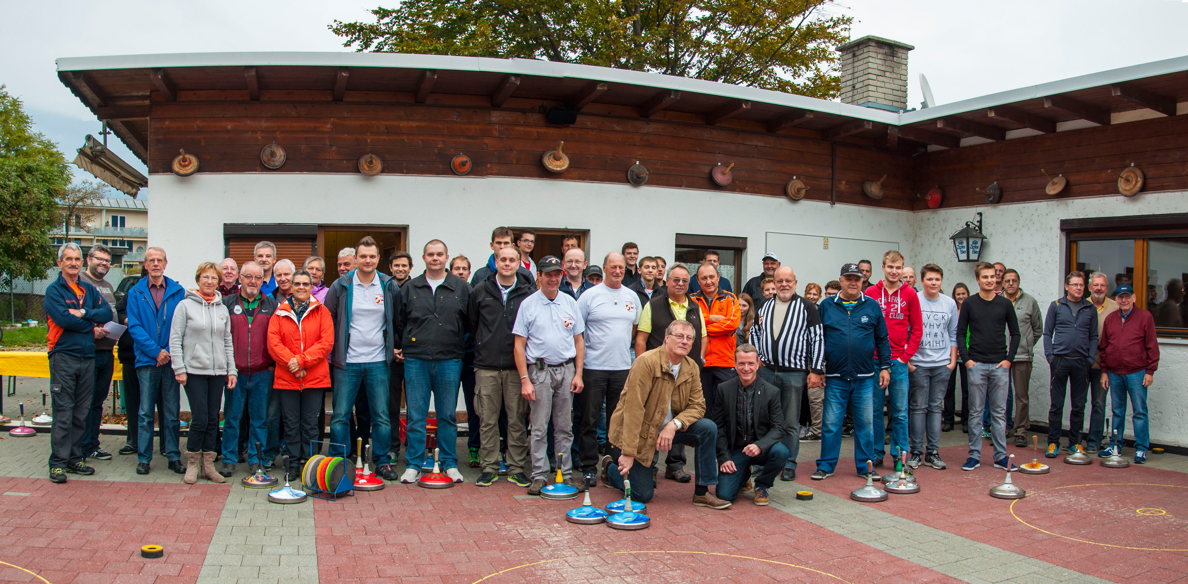 11. Schwarzmander‎-Turnier der Vereine und Institutionen im Stadtteil Neuarzl/Olympisches Dorf. Auch heuer nahmen über 14 Mannschaften  beim traditionellen Stock Sport Turnier teil. Eröffnet wurde die Veranstaltung von Vizebürgermeister und Sportreferent Christoph Kaufmann . Seit 2004 organisiert der Sportverein Olympisches Dorf diese Vereinsmeisterschaft.