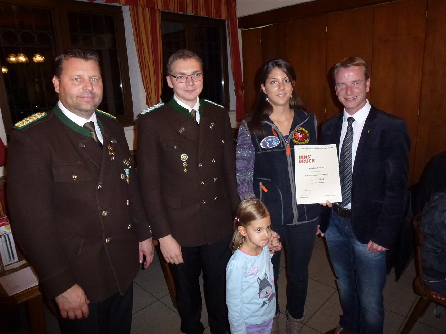 Die Schützengilde Reichenau veranstaltete vom 27. bis 31. Oktober die Innsbrucker Stadtmeisterschaft des Bezirkbundes Innsbruck. Sportreferent und Vizebürgermeister Christoph Kaufmann ließ es sich nicht nehmen persönlich die Siegerehrung‎ mit mit Obmann und Oberschützenmeister Harald Gutsch und Bezirksoberschützenmeister Joachim Steinlechner durchzuführen.