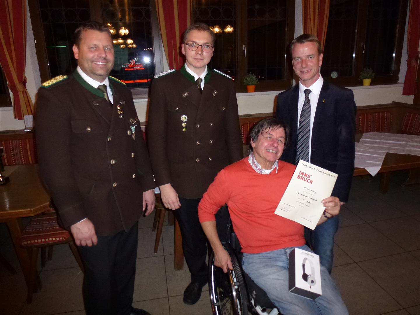 Die Schützengilde Reichenau veranstaltete vom 27. bis 31. Oktober die Innsbrucker Stadtmeisterschaft des Bezirkbundes Innsbruck. Sportreferent und Vizebürgermeister Christoph Kaufmann ließ es sich nicht nehmen persönlich die Siegerehrung‎ mit mit Obmann und Oberschützenmeister Harald Gutsch und Bezirksoberschützenmeister Joachim Steinlechner durchzuführen.