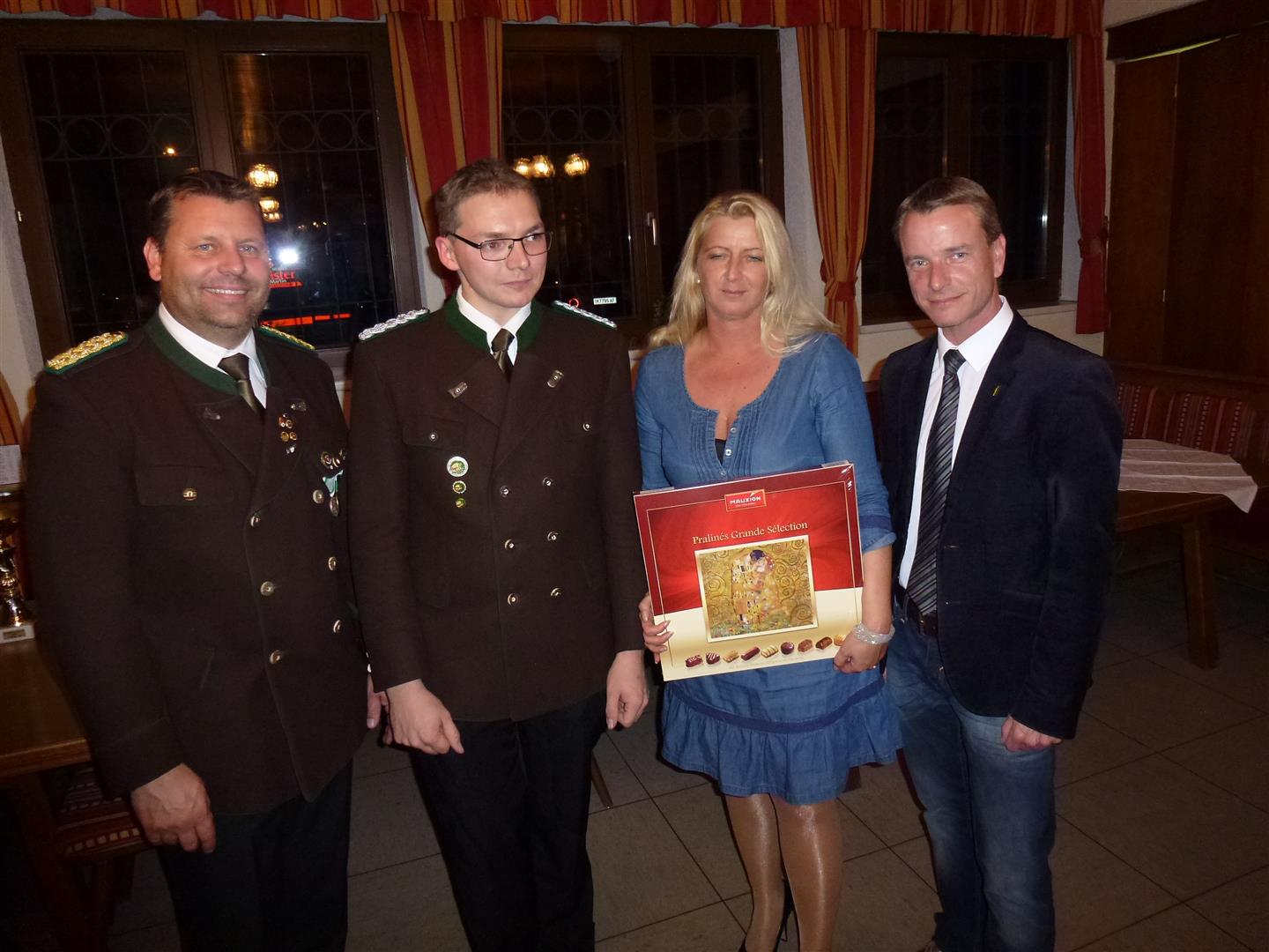 Die Schützengilde Reichenau veranstaltete vom 27. bis 31. Oktober die Innsbrucker Stadtmeisterschaft des Bezirkbundes Innsbruck. Sportreferent und Vizebürgermeister Christoph Kaufmann ließ es sich nicht nehmen persönlich die Siegerehrung‎ mit mit Obmann und Oberschützenmeister Harald Gutsch und Bezirksoberschützenmeister Joachim Steinlechner durchzuführen.