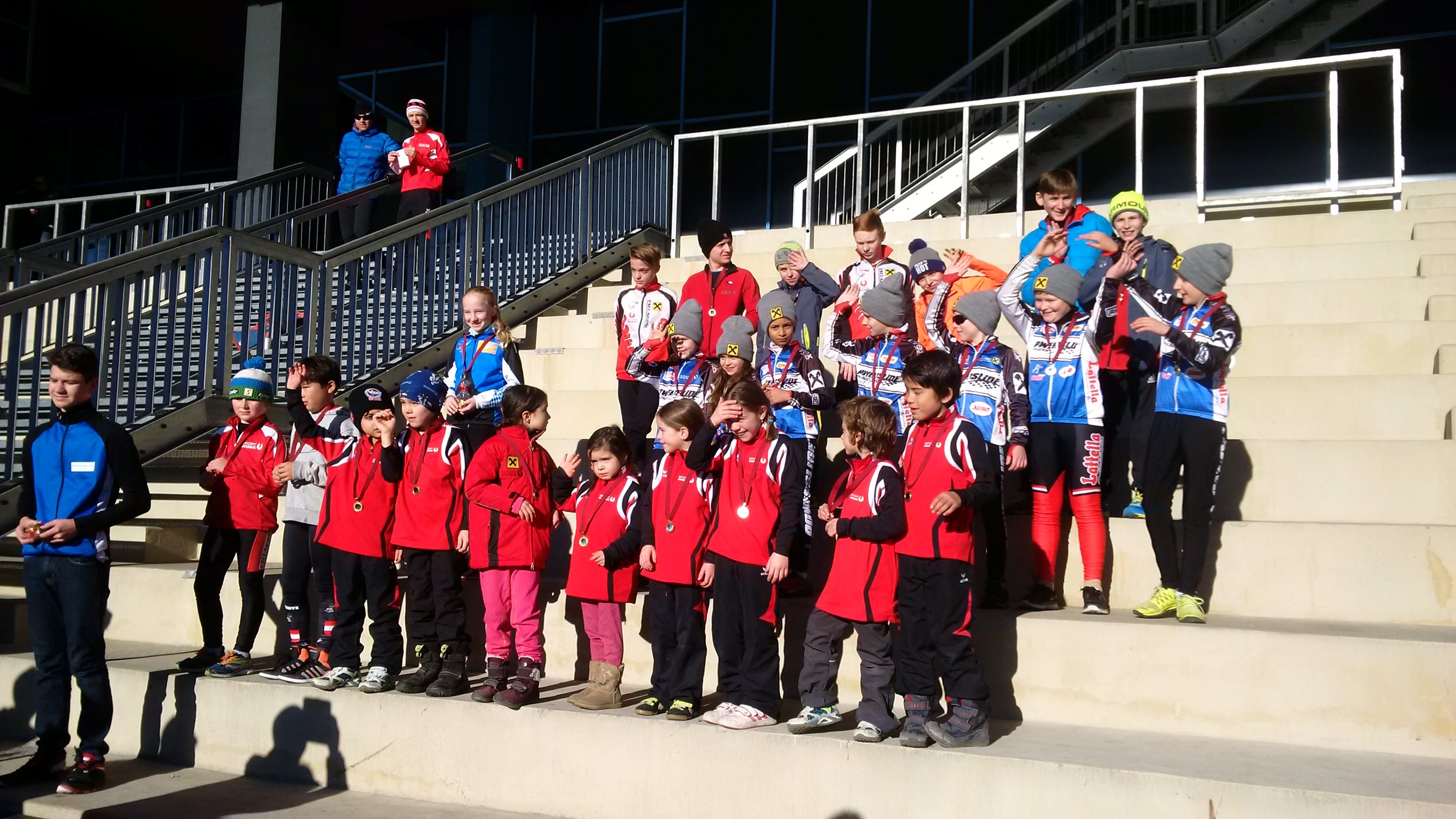 Der Uni Speedskating Club Innsbruck veranstaltete die Österreichischen Staatsmeisterschaften in Eisschnelllaufen Allround 2015/2016 in Innsbruck. Vizebürgermeister und Sportreferent Christoph Kaufmann nahm die Siegerehrung vor und  ‎gratulierte den beiden TirolerInnen Vanessa Bittner und Linus Heidegger zum Staatsmeistertitel. Gleichzeitig dankteer Obmann Werner Jäger und seinem Team für die hervorragende Organisation.