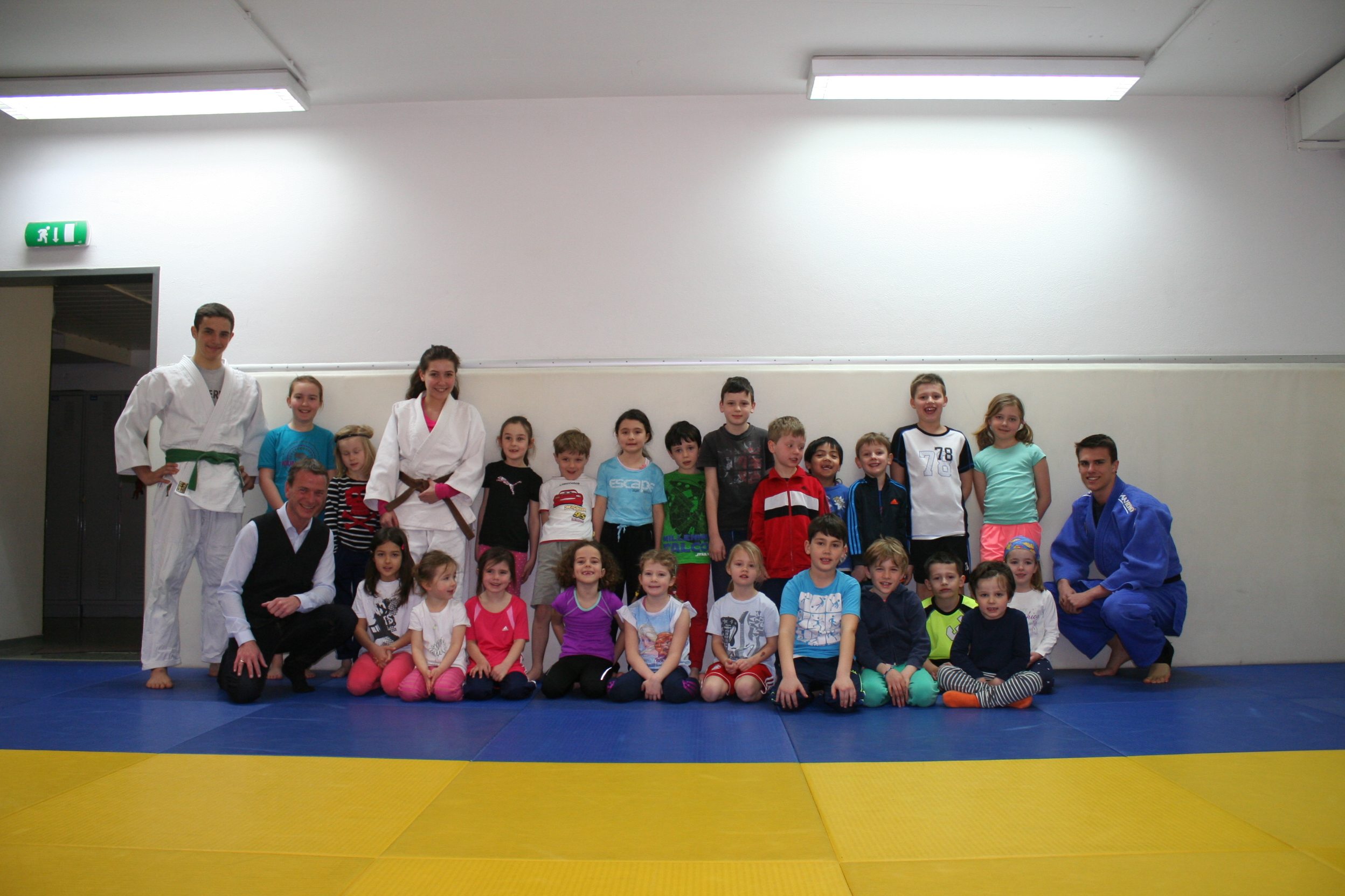 Vizebürgermeister und Jugendreferent Christoph Kaufmann besuchte das Judozentrum Innsbruck im Rahmen des Osterferienzug 2016. Kinder im Alter von 5 - 12 Jahren lernen in einem Schnuppertraining das richtige Fallen und einfache Elemente der Selbstverteidigung durch Judo.