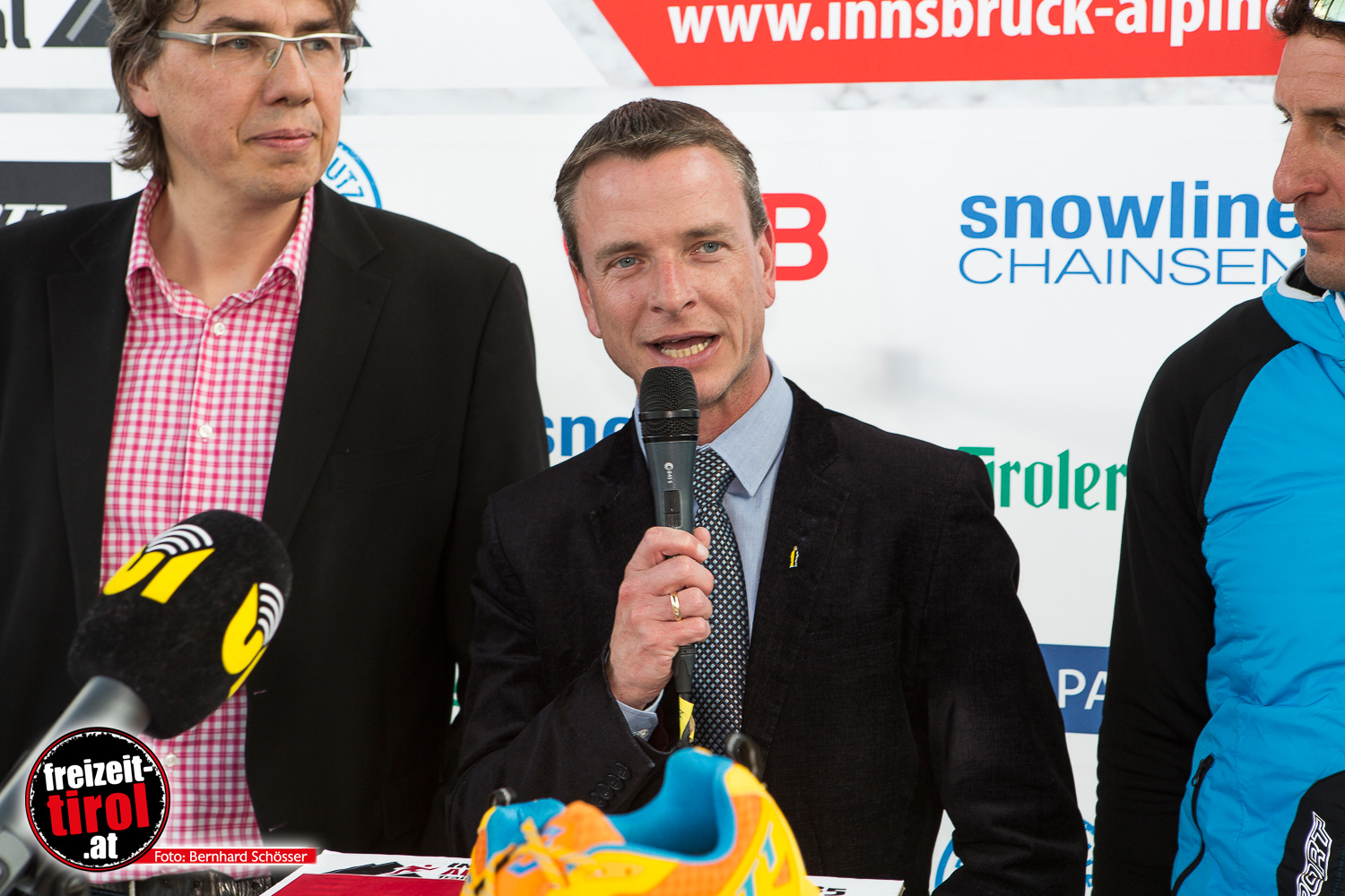 Laufen abseits asphaltierter Wege - das ist Trailrunning, der neue Trend im Ausdauersport. Gerade die Kombination aus urbanen Highlights und den alpinen Trails macht das Veranstaltungsformat zu einem Highlight der Trailszene. Mit fünf Distanzen über K15, K25, K42, K65 und K85 Kilometern spricht das Alpine Trailfreaks sowie HobbyläuferInnen aus der ganzen Welt an und bietet allen Laufbegeisterten ein optimales Lauferlebnis. Kürzlich fand die Pressekonferenz zur Veranstaltung statt. Auch Vizebürgermeister und Sportreferent Christoph Kaufmann war vor Ort.