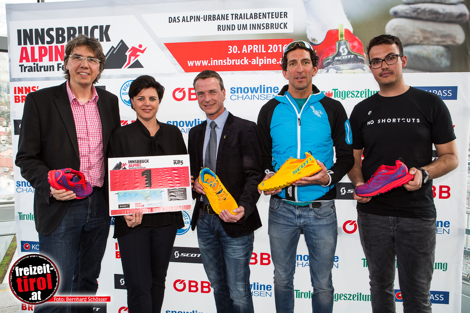 Laufen abseits asphaltierter Wege - das ist Trailrunning, der neue Trend im Ausdauersport. Gerade die Kombination aus urbanen Highlights und den alpinen Trails macht das Veranstaltungsformat zu einem Highlight der Trailszene. Mit fünf Distanzen über K15, K25, K42, K65 und K85 Kilometern spricht das Alpine Trailfreaks sowie HobbyläuferInnen aus der ganzen Welt an und bietet allen Laufbegeisterten ein optimales Lauferlebnis. Kürzlich fand die Pressekonferenz zur Veranstaltung statt. Auch Vizebürgermeister und Sportreferent Christoph Kaufmann war vor Ort.