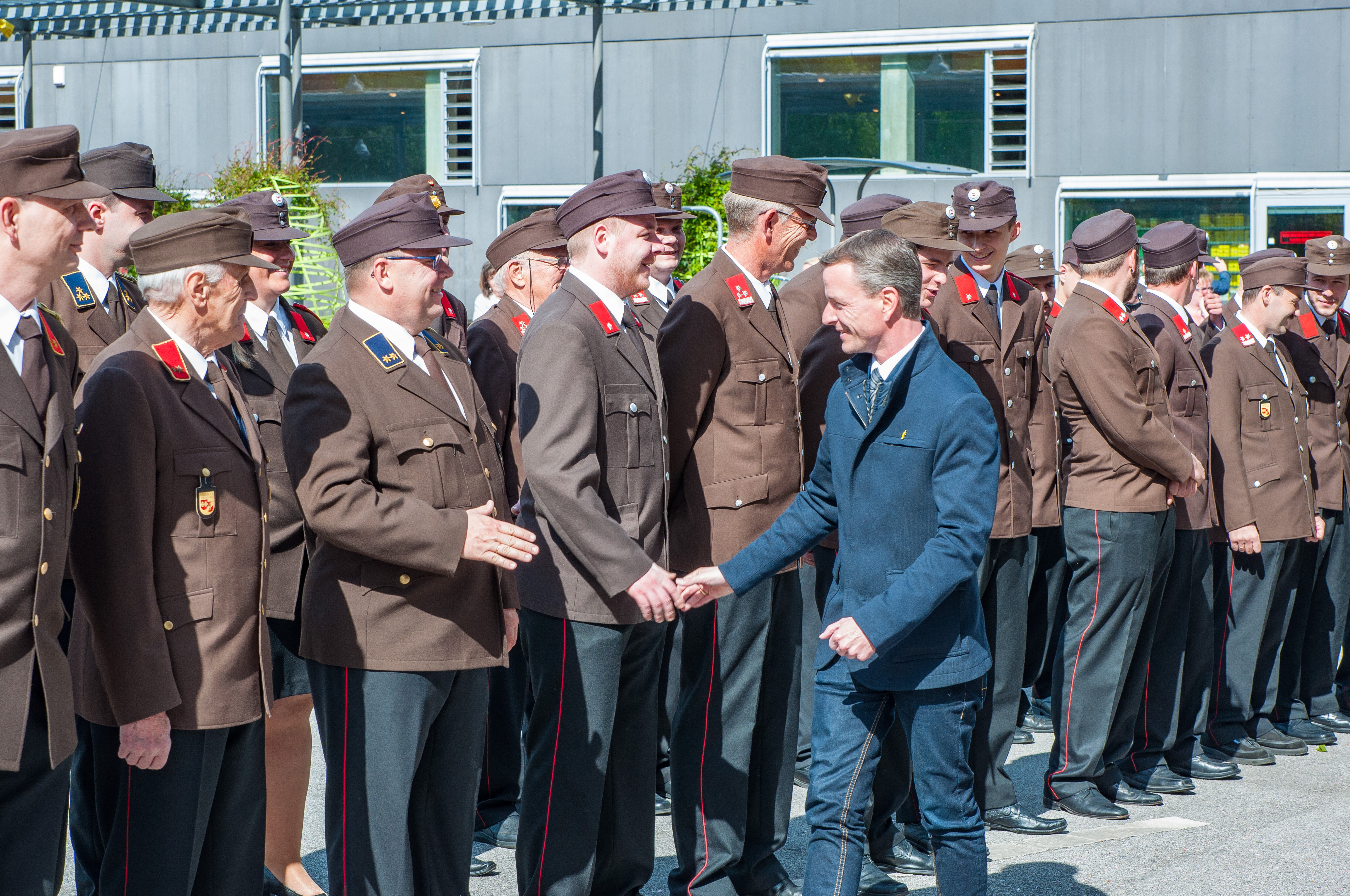 Vizebürgermeister und Feuerwehrreferent Christoph Kaufmann war bei der Florianifeier der Freiwilligen Feuerwehr Neu Arzl am Sonntag dabei. Im Rahmen der Messe wurde das neue Mannschaftstransportfahrzeug geweiht. Kaufmann bedankte sich bei allen FeuerwehrkameradInnen, die sich 365 Tage im Jahr und 24 Stunden am Tag für die Sicherheit der Innsbrucker Bevölkerung bereithalten.