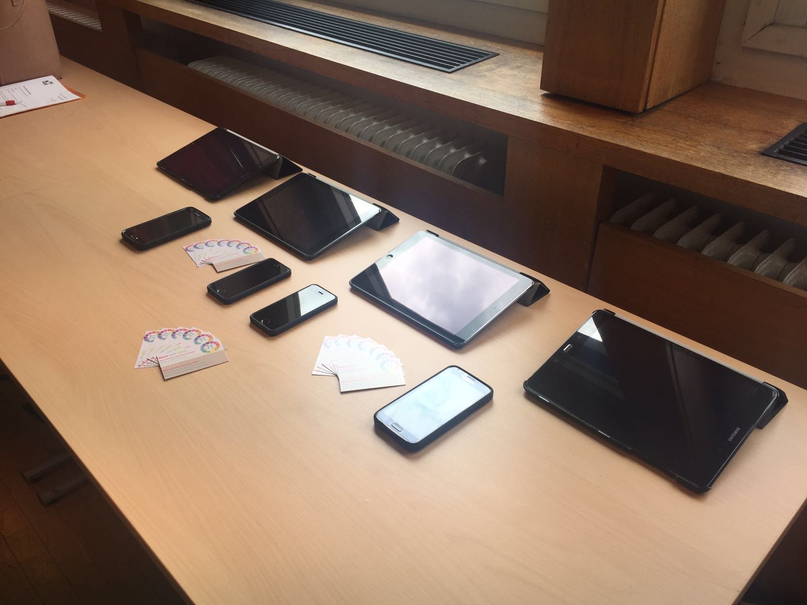 Gemeinsam besuchten  Landesrätin Dr. Beate Palfrader,  Bürgermeisterin Mag. Christine Oppitz –Plörer und Vizebürgermeister und Seniorenreferent Christoph Kaufmann die  Eröffnung des „Mach mit Cafes“ des Roten Kreuz. Der Generation 50+ soll dort ein leichter Einstieg in die digitale Welt ermöglicht werden. Vor allem die Angst vor den unbekannten Medien, wie Smartphones und Tablets, soll den Besucherinnen und Besuchern genommen werden. Nähere Info bei der Freiwilligen Rettung Innsbruck, Sillufer 3.