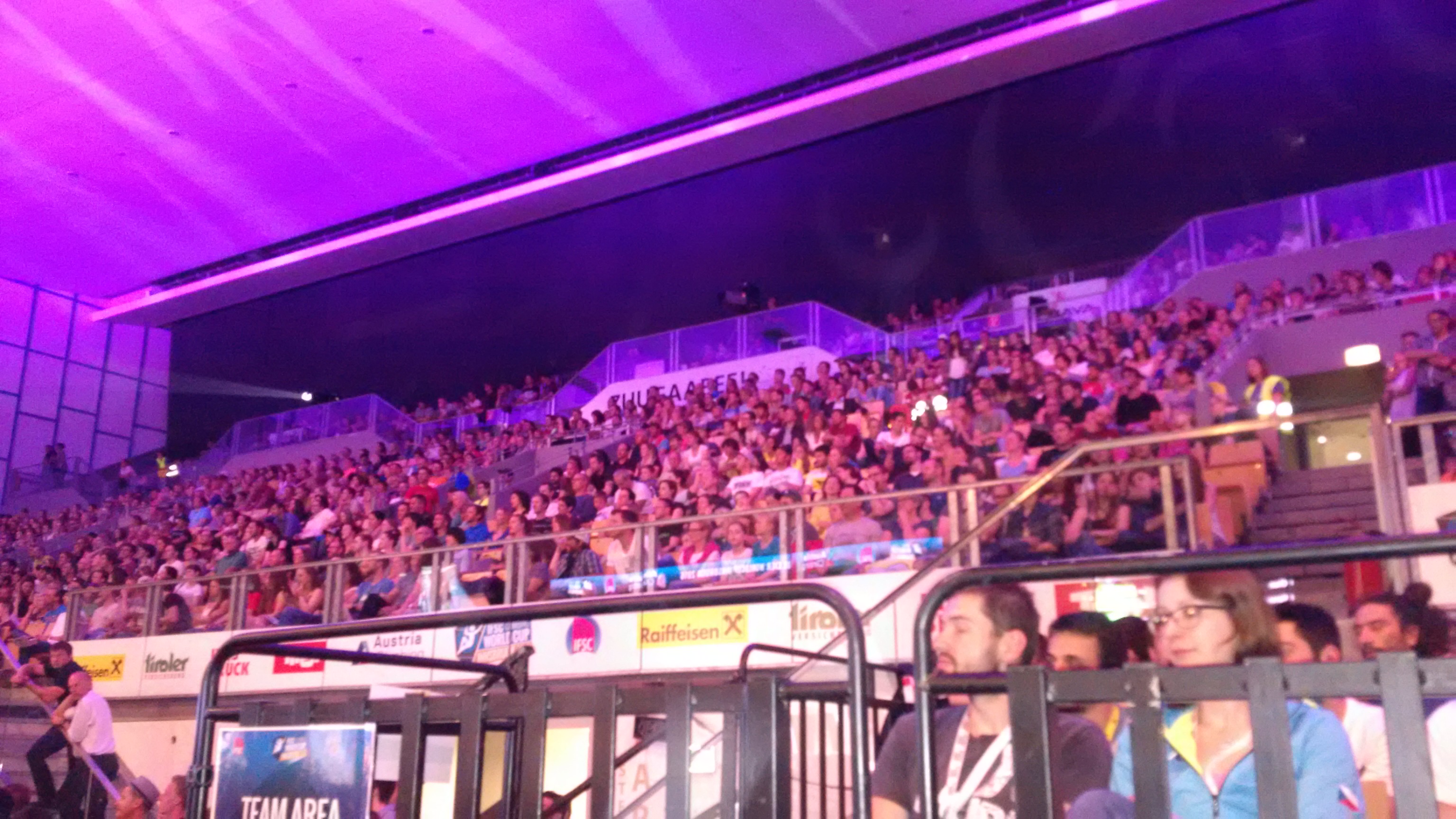 Gemeinsam mit ÖWK-Präsident  Eugen Burtscher‎, Landeshauptmann-Stellvertreter ÖR Josef Geisler und KVÖ-Geschäftsführer Michael Schöpf besuchte Vizebürgermeister und Sportreferent Christoph Kaufmann den Boulder-Weltcup in der Olympiaworld . Über 3.500 ZuschauerInnen besuchten das spannende Sportevent.