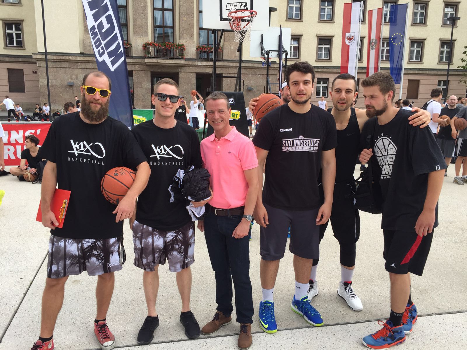 Sportreferent Vizebürgermeister Christoph Kaufmann eröffnete am 18. Juni das Street Jam Festival am Landhausplatz. Über 20 Teams waren bei den spektakulären Streetball Turnieren heuer mit dabei. Durch die Veranstaltung wird dem Basketballsport eine öffentliche Bühne mitten in der Stadt geboten und der Sport gefördert.