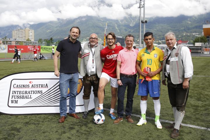 Die Stadt Innsbruck unterstützte die Casinos Austria Integrationsfußball WM 2016, die in Innsbruck am vergangenen Wochenende ausgetragen wurde. Vizebürgermeister Christoph Kaufmann eröffnete mit dem Veranstalter und den Organisatoren die Spiele.  Die rumänische Mannschaft kürte sich bei der Hobby-Weltmeisterschaft schließlich zum Sieger.