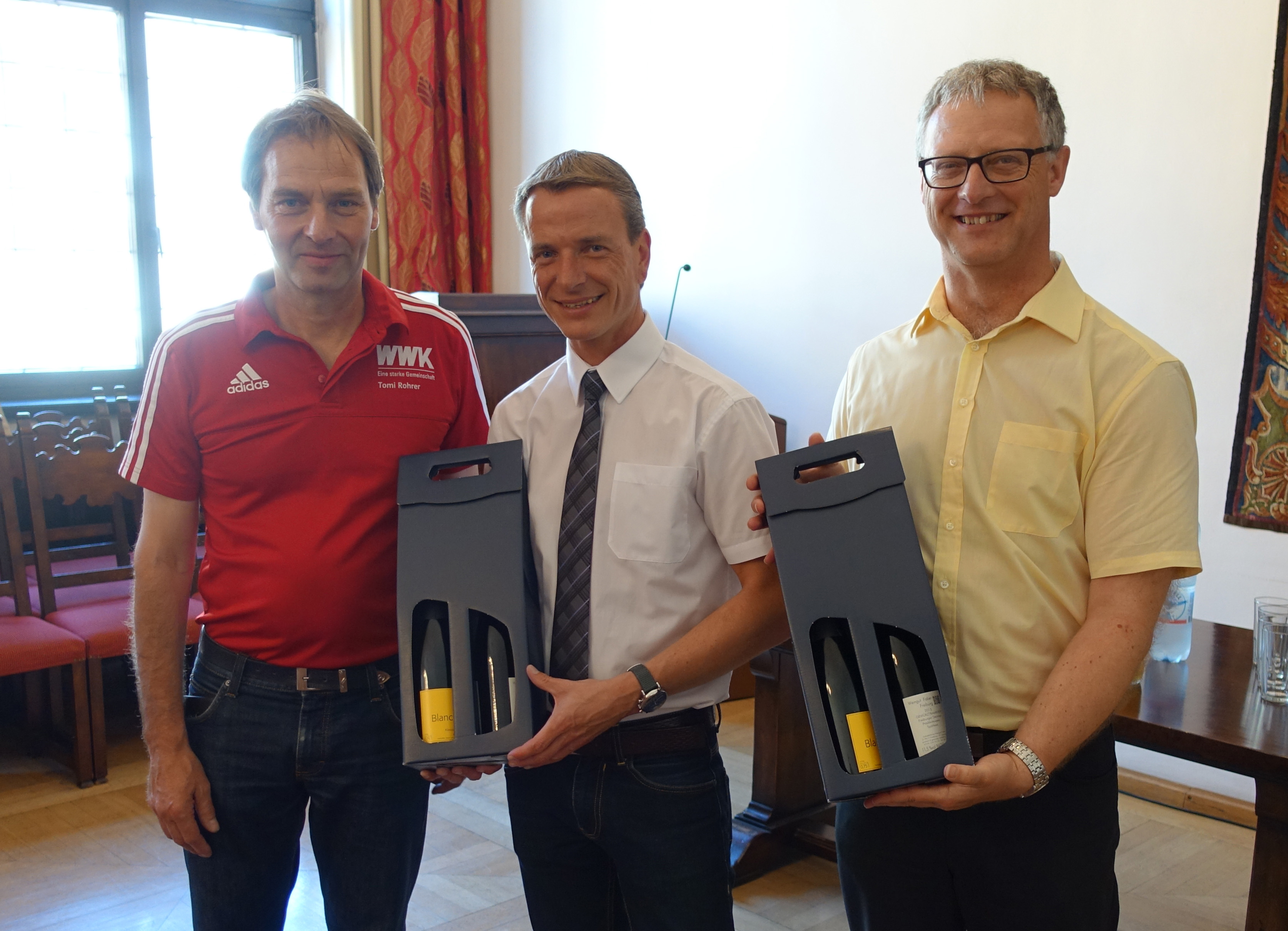 Ende Juni empfing Vizebürgermeister und Sportreferent Christoph Kaufmann die Damen-Fußballmannschaft aus Innsbrucks Partnerstadt Freiburg. Im Zuge ihres Aufenthalts nahmen die Sportlerinnen am internationalen Hervis Cup teil. Neben dem Besuch im Bürgersaal des historischen Rathauses stand auch ein Stadtrundgang auf dem Programm.