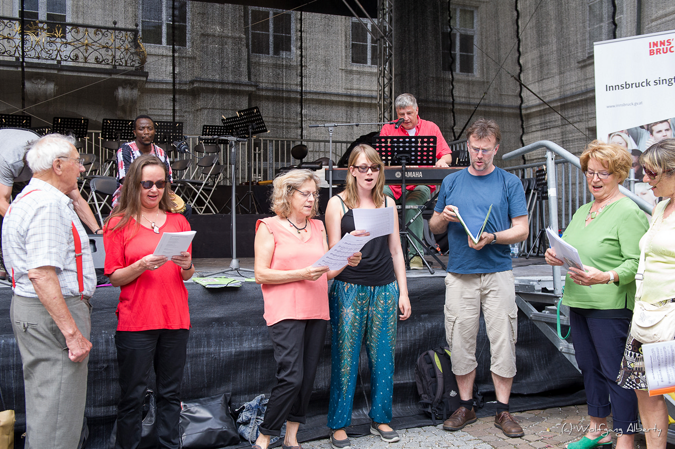 Nach dem Einsingen bildeten sich mehrere Chöre.