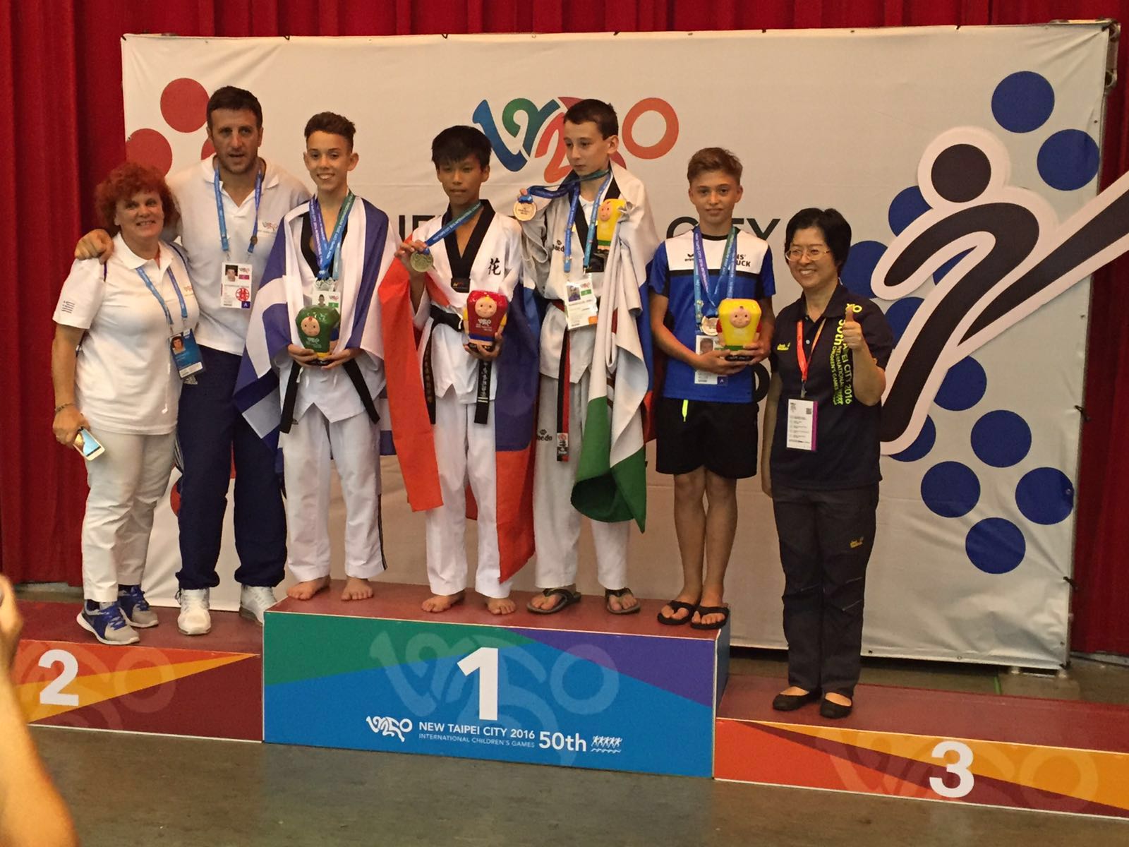 Mit einer großartigen Feier wurden am 12. Juli die 50. International Children’s Summer Games eröffnet. Innsbrucks Vizebürgermeister und Sportreferent Christoph Kaufmann übergab offiziell die ICG-Fahne an den Bürgermeister von New Taipei City. Die feierliche Eröffnung der 50. International Children’s Games erfolgte durch ICG-Präsident Thorsten Rasch.‎ Am Mittwoch durfte sich bereits der erste Athlet aus Innsbruck über eine Medaille freuen: Philipp Ploberger von der Taekwondo Schule Innsbruck gewann in der Gewichtsklasse bis 45 Kilogramm die Bronzemedaille.