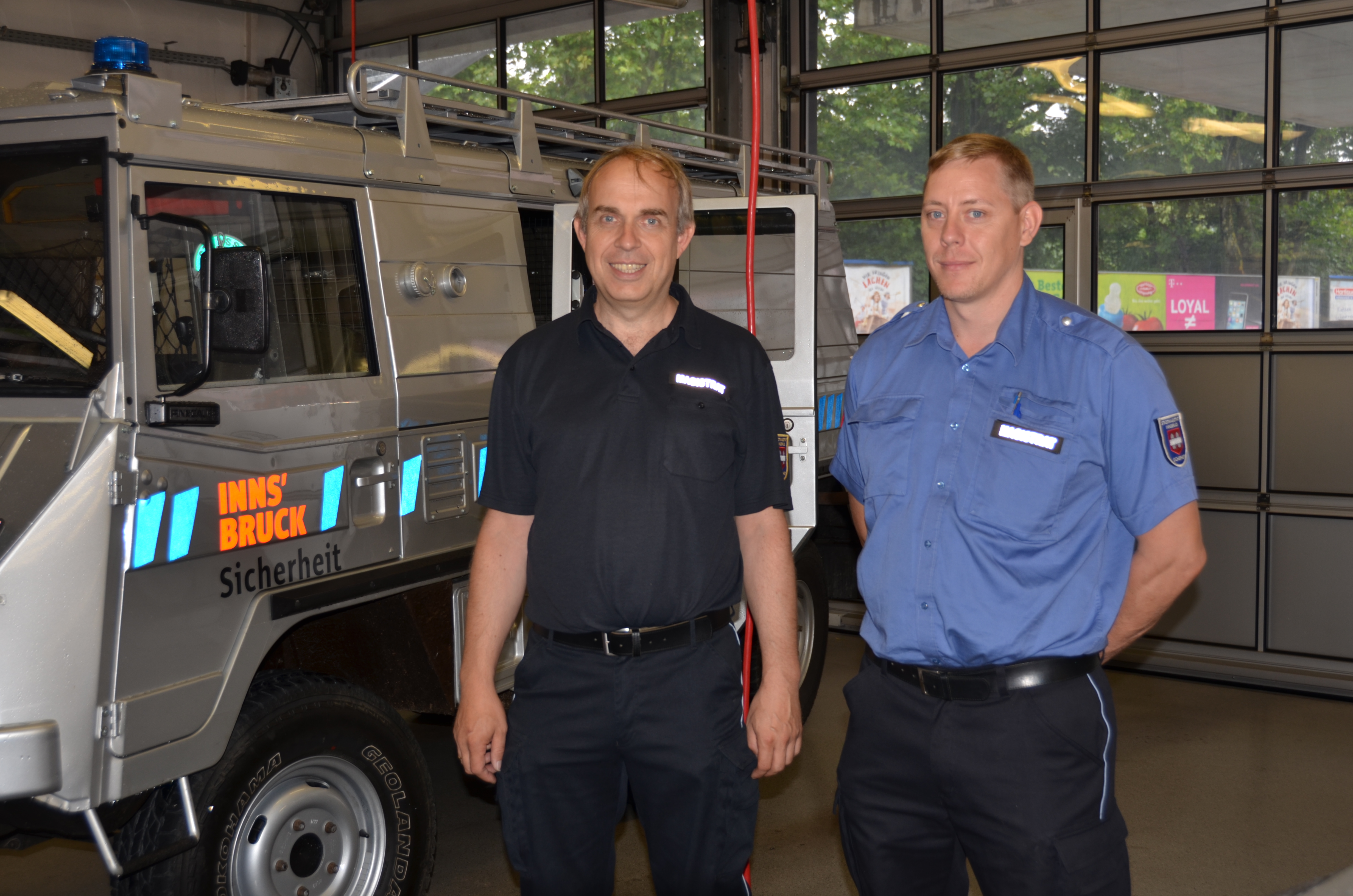 ORF Radio Tirol Sommerfrische zu Gast bei der Berufsfeuerwehr Innsbruck: Groß und Klein hatten sichtlich Spaß beim "Blaulichttag"