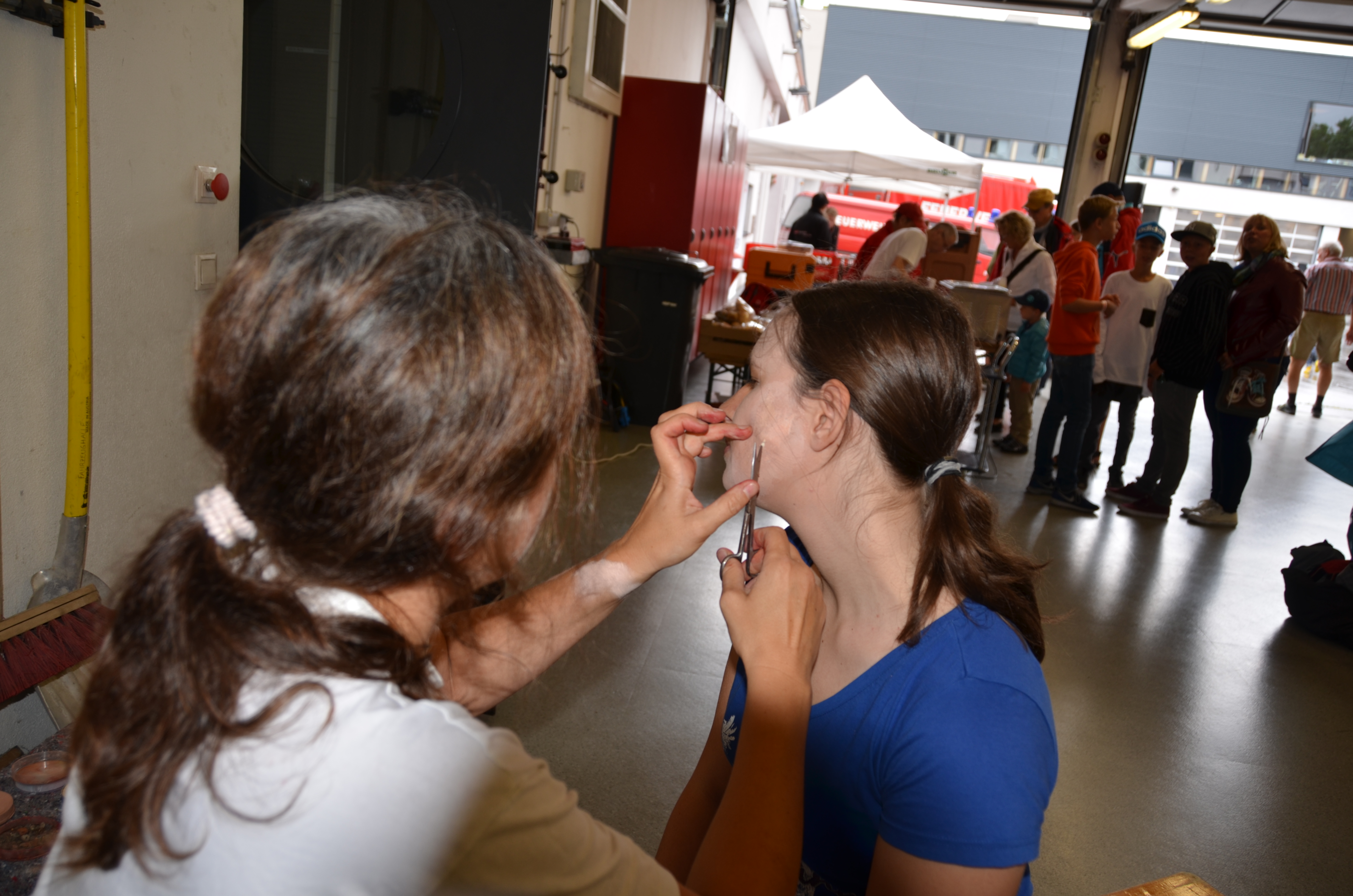 ORF Radio Tirol Sommerfrische zu Gast bei der Berufsfeuerwehr Innsbruck: Groß und Klein hatten sichtlich Spaß beim "Blaulichttag"
