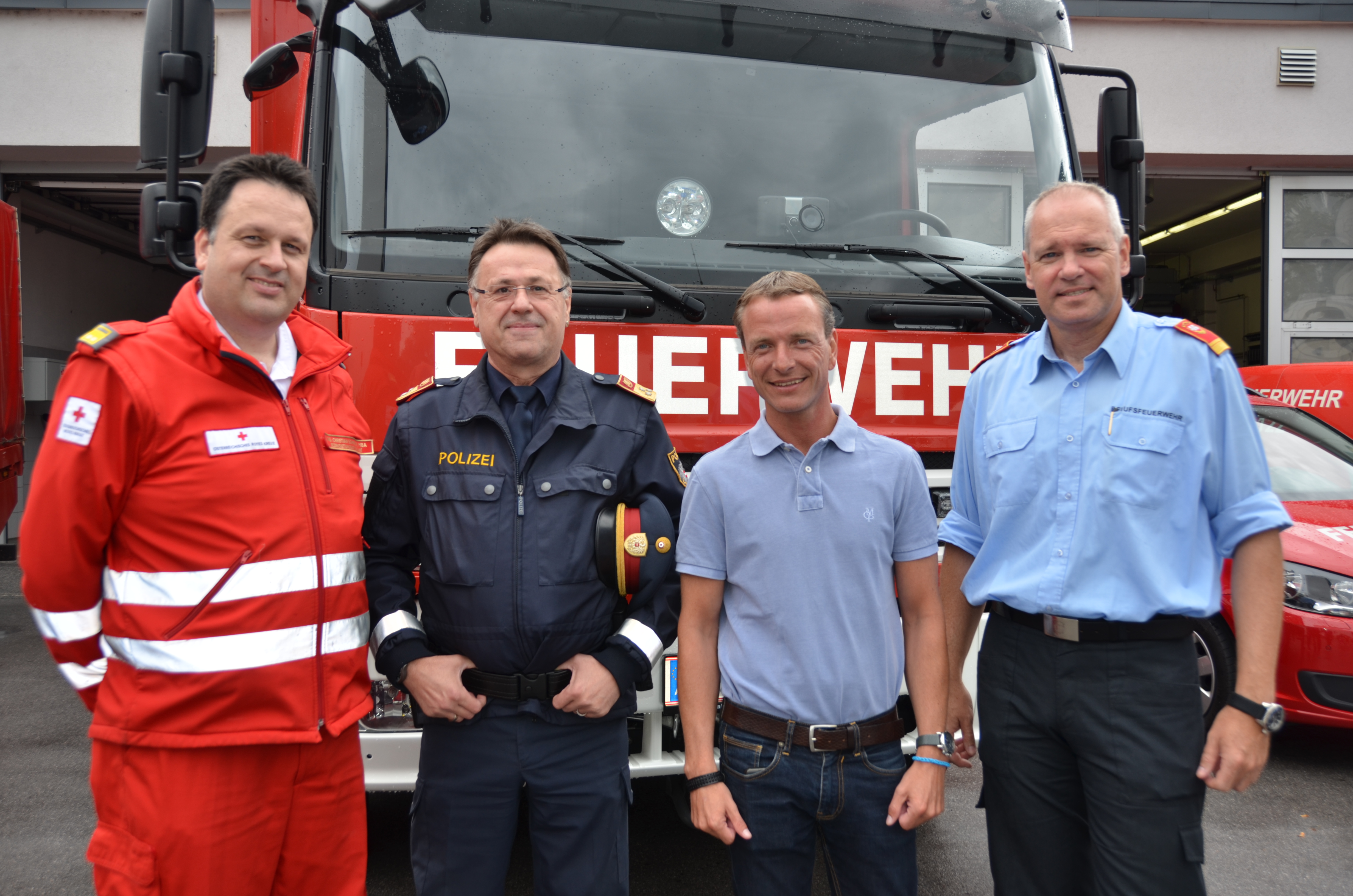 ORF Radio Tirol Sommerfrische zu Gast bei der Berufsfeuerwehr Innsbruck: Groß und Klein hatten sichtlich Spaß beim "Blaulichttag"