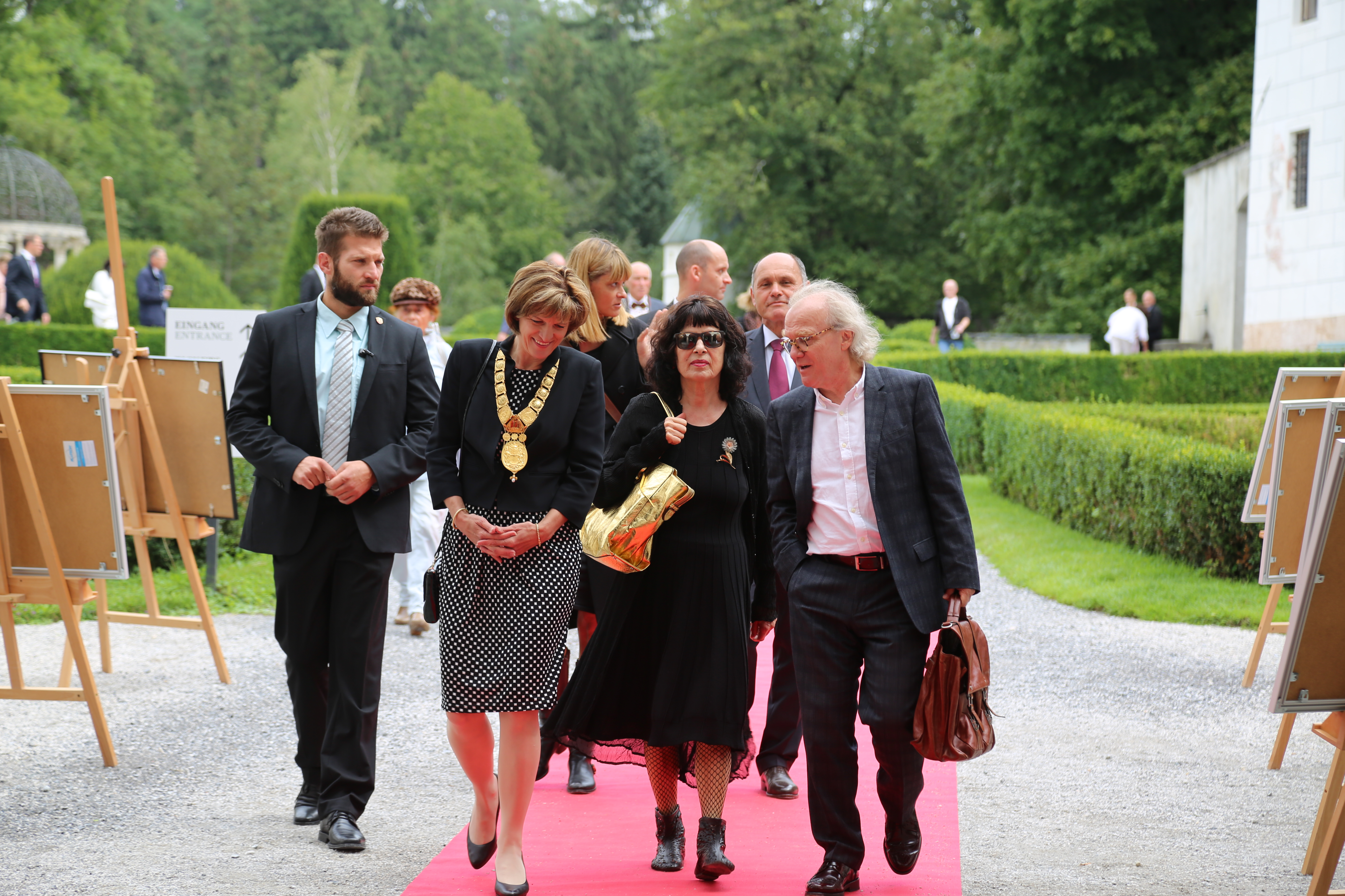 Am 12. August wurden die Innsbrucker Festwochen der Alten Musik feierlich eröffnet. Am Bild: Mag. Wolfgang Sobotka (Bundesminister für Inneres), Landeshauptmann Günther Platter, Bundespräsident a.D. Dr. Heinz Fischer mit Gattin Margit, Alessandro De Marchi (Künstlerischer Leiter der Innsbrucker Festwochen), Innsbrucks Bürgermeisterin Mag.a Christine Oppitz-Plörer.