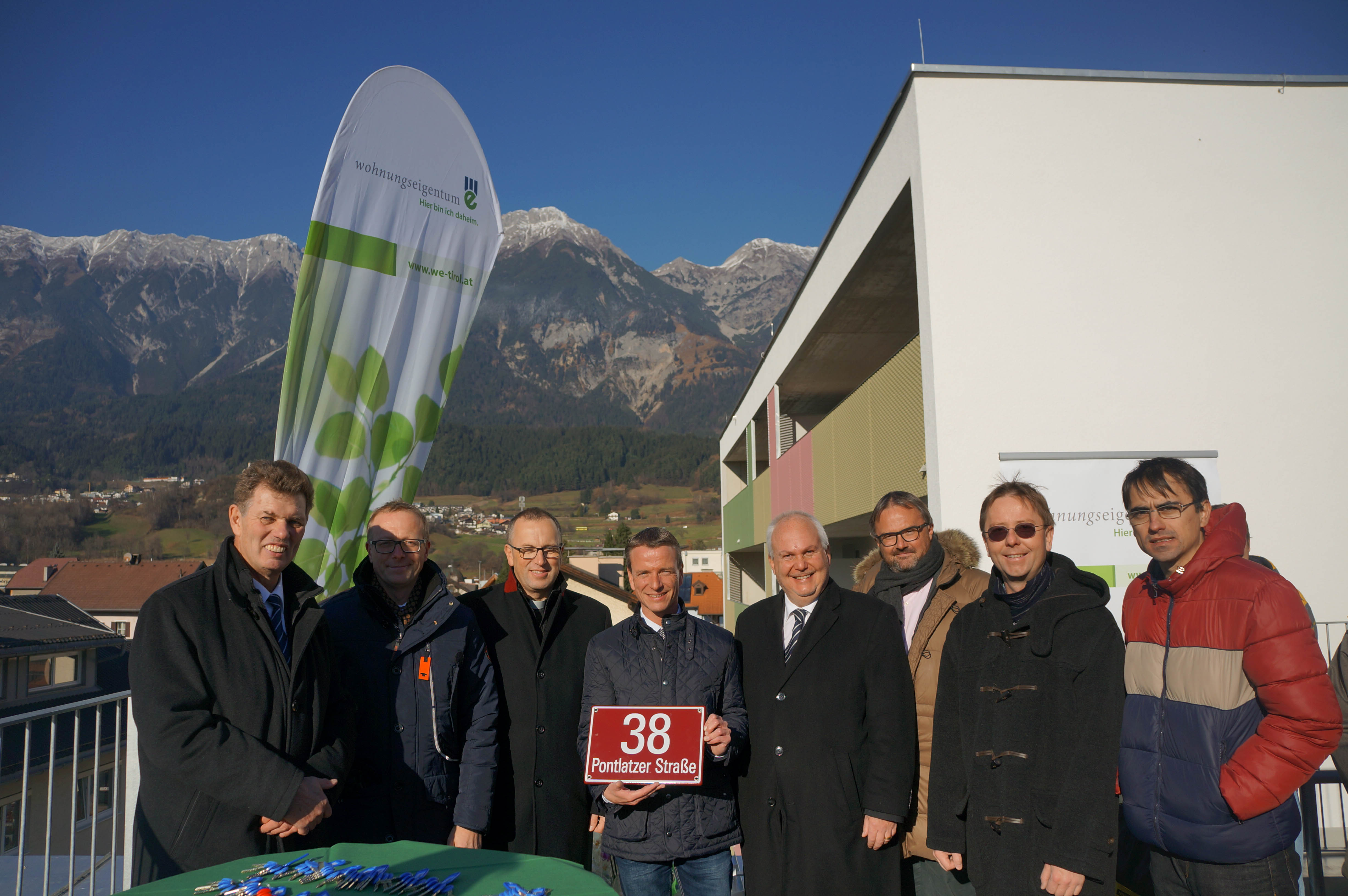 (v.l.) Direktor Walter Soier, Geschäftsführer WE,  Markus Köck, Diözesanadministrator Jakob Bürgler, Vizebürgermeister Christoph Kaufmann, Stadtrat Andreas Wanker, Direktor Christian Switak, Geschäftsführer WE, Pfarrmoderator Paul Kneußl, Kath.  Pfarre St. Pius X., Pfarrkurator Lorand Veress, Kath.  Pfarre St. Pius X.