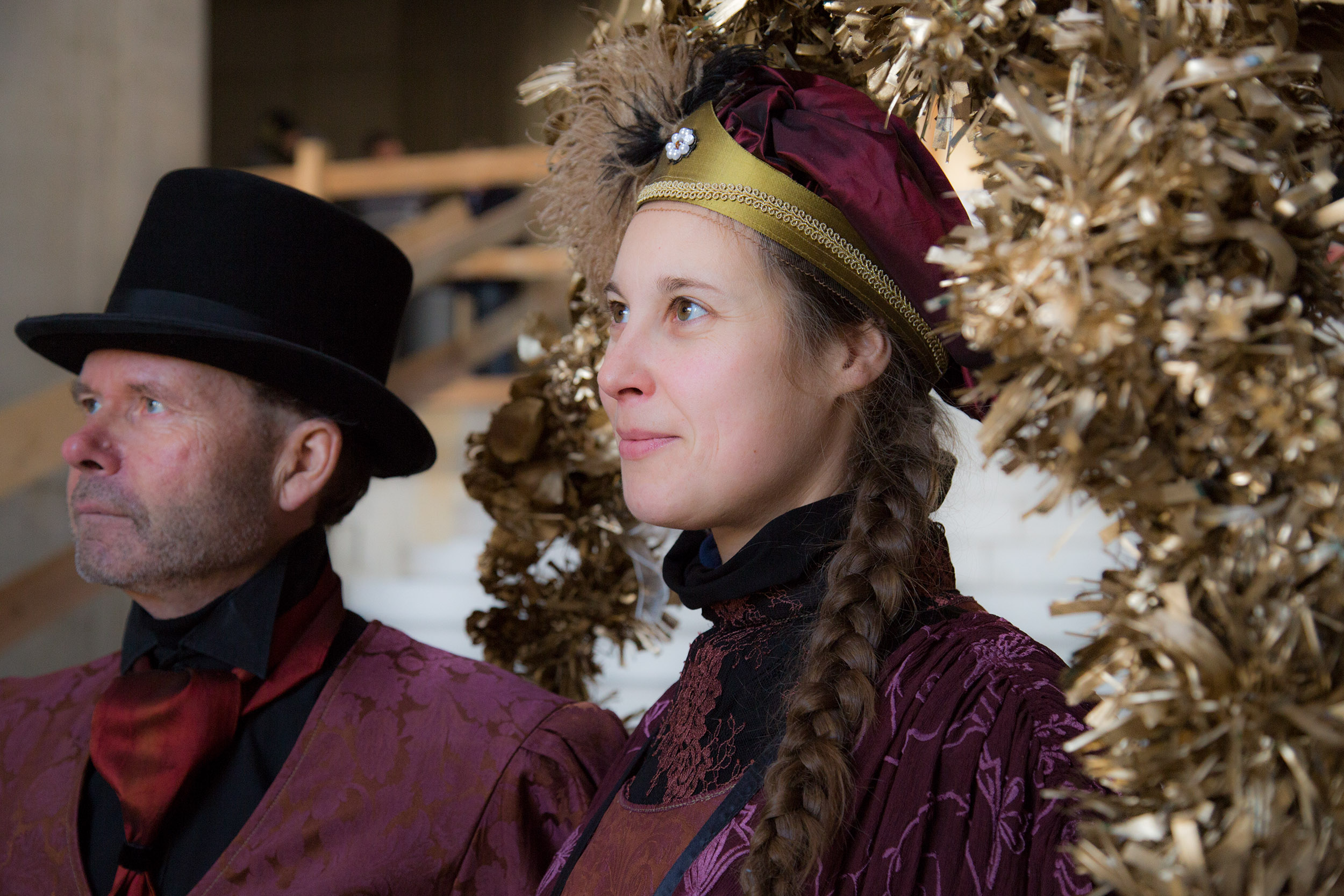 "Lebende Wegweiser" führten die zahlreichen Gäste in den großen Saal im Haus der Musik Innsbruck