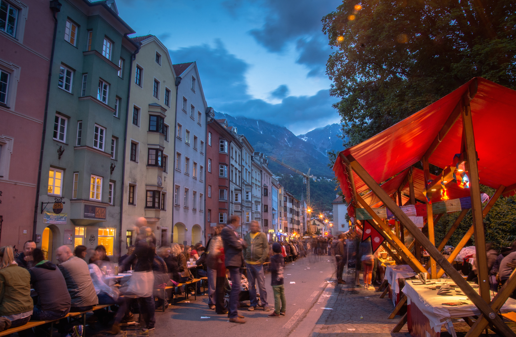 Das Stadtteilfest in Anpruggen erfreut sich äußerst großer Beliebtheit und zahlreiche Musik- und Tanzgruppen sorgen für beste Unterhaltung.