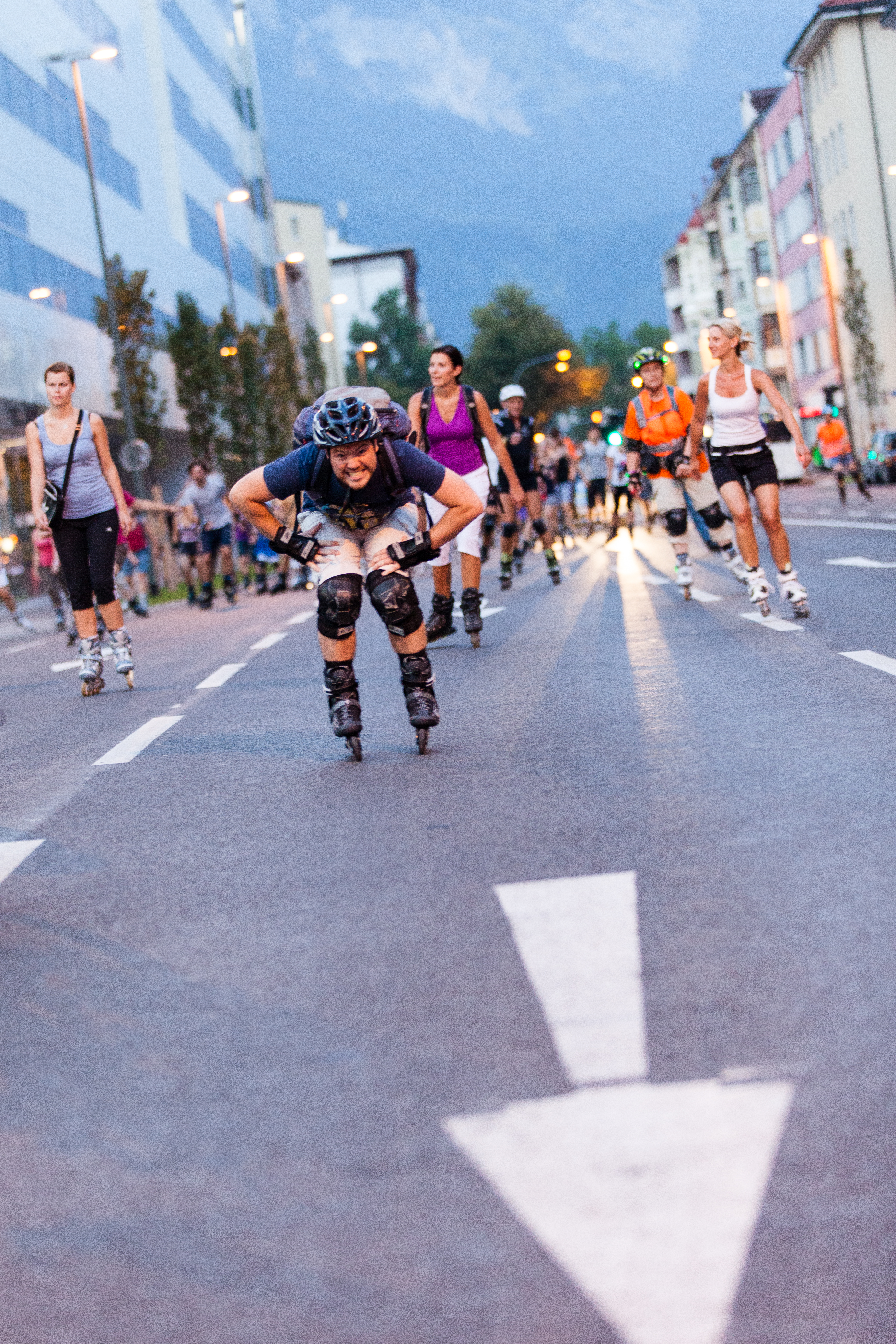 Auch Sportveranstaltungen gehören zum Straßenbild in Innsbruck: 2016 waren mehr als 10.000 TeilnehmerInnen beim „Happy Nightskate“ dabei und sorgten für eine tolle Stimmung beim Skate durch die Stadt.