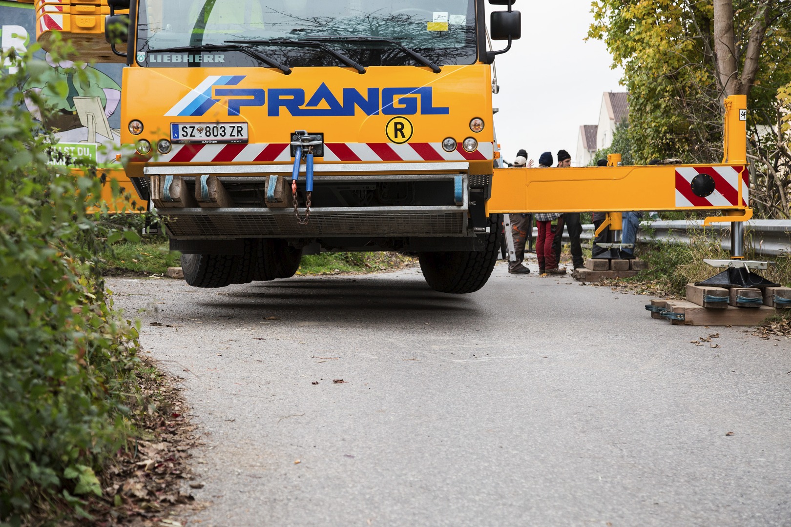 Schweres Gerät bei der Christbaum-Fällung