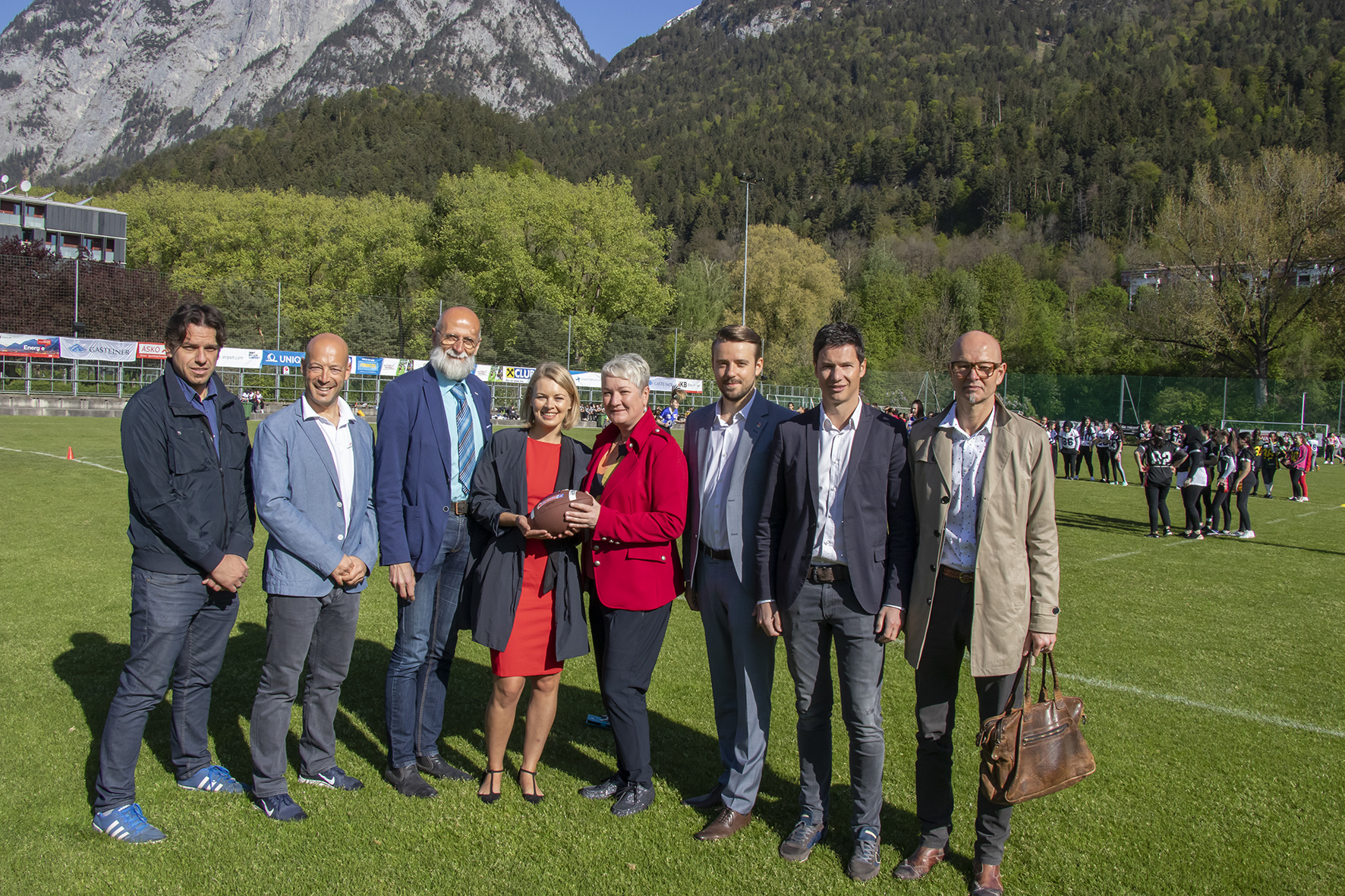 v. l. n. r.: Christian Biendl (Schulqualitätsmanager), Daniel Dieplinger (Organisator), Anton Lendl (Leiter Bildungsregion Tirol Mitte), Stadträtin Elisabeth Mayr, Sabine Rainer (Direktorin NMS Hötting-West), Bernhard Fuchs (Landesdirektor ÖWD), Armin Andergassen (Rechtsabteilungsleiter Bildungsdirektion Tirol) und Schulamtsleiter Werner Leithmayer waren von der Veranstaltung begeistert.
